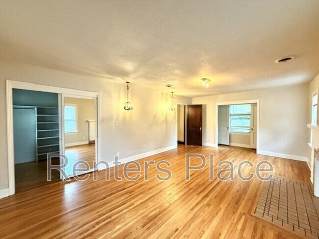 Building Photo - 5524 S Owasso Ave