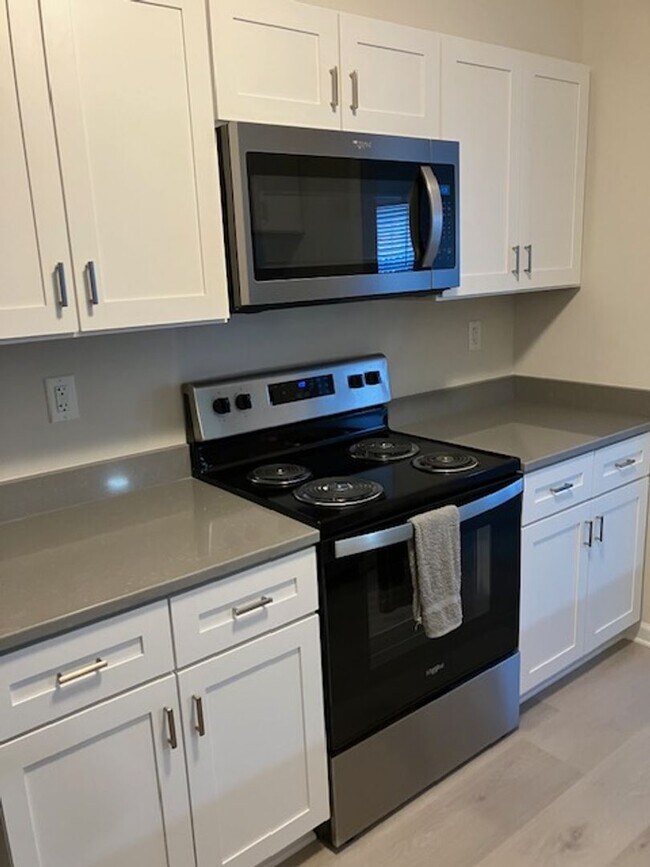 Building Photo - 908-C