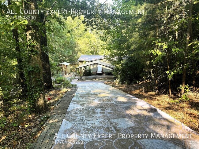 Building Photo - Modular Home Backs to Lake Lanier