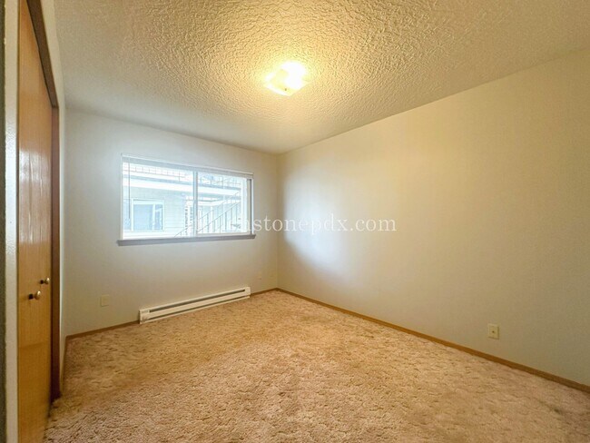 Building Photo - Classic 2-bedroom in King Arthur Court Apa...