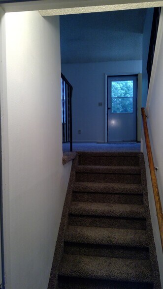 Building Photo - 3017 Moonbeam Cir N