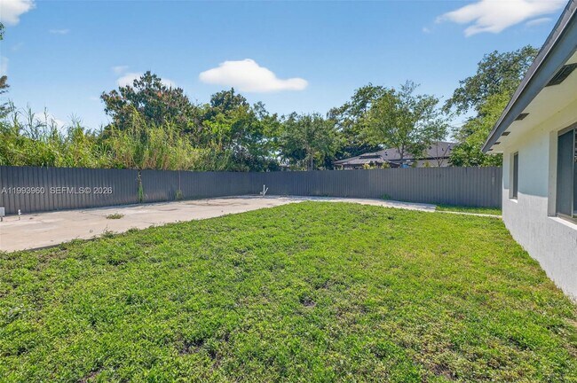 Building Photo - 2492 SW 44th St