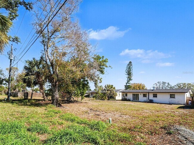 Building Photo - 1207 22nd Ave W