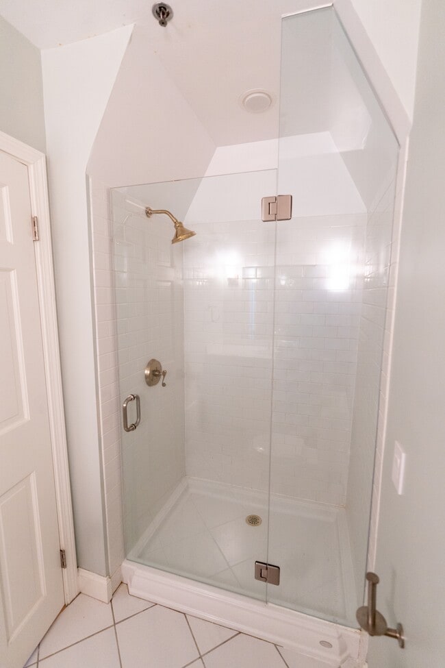 Building Photo - 606 Chandlers Wharf