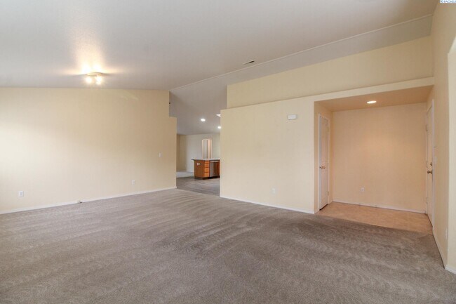 Building Photo - 3 Bed/2 bath Home in West Pasco