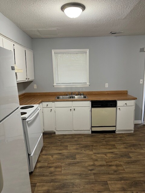 Building Photo - 109 Carriage Pl