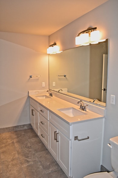 Building Photo - 6918 Delaney Ln NE