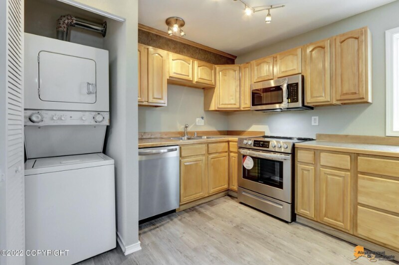 Primary Photo - 329 E 14th Ave