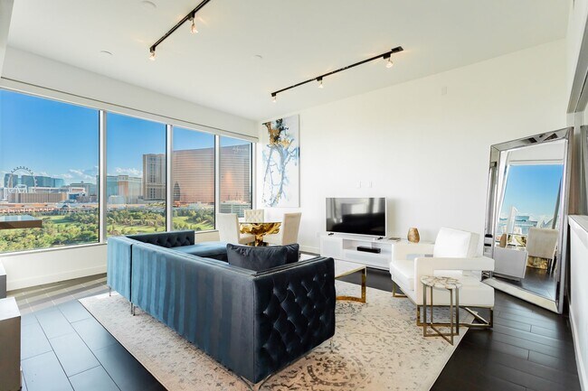 Building Photo - Fully Furnished High Rise with Wynn Golf Course Views!