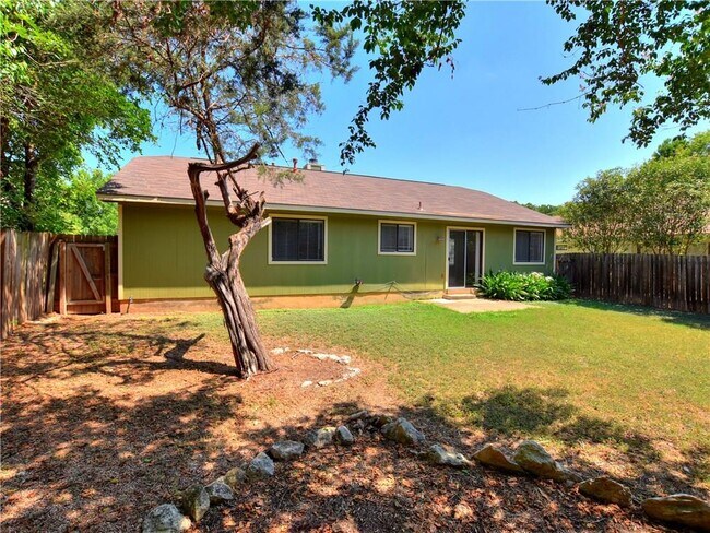 Building Photo - 802 Primrose Ln
