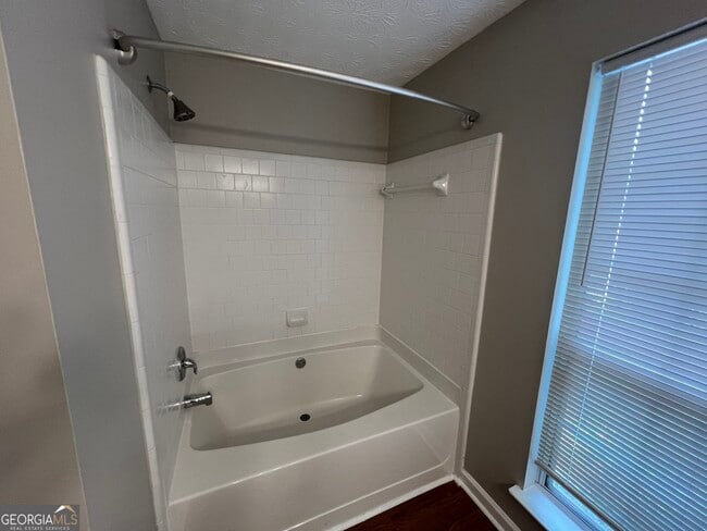 Building Photo - 3770 Oak Park Dr