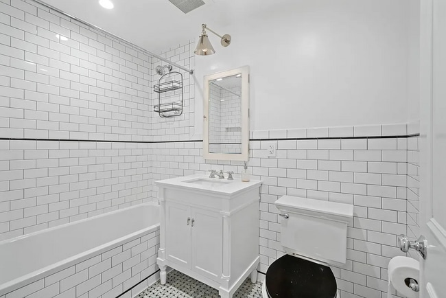 Building Photo - 110 Putnam Ave