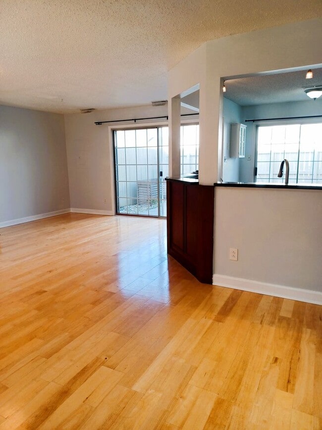 Building Photo - Glenwood