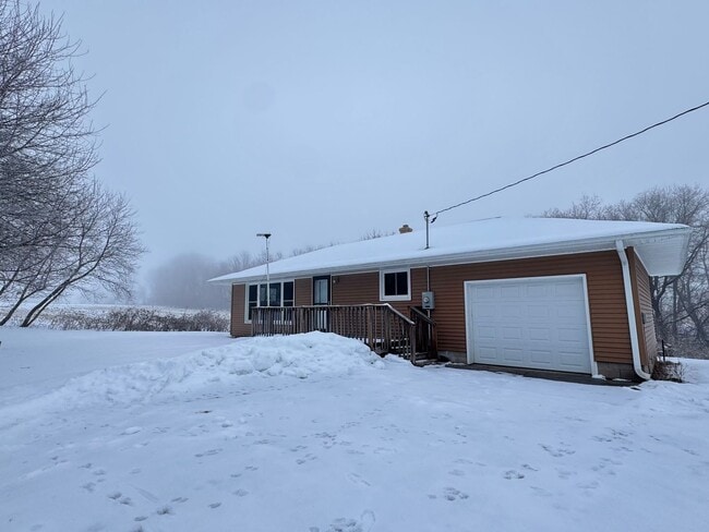 Building Photo - Charming 2-Bedroom Country Home with Garage Near Eau Claire