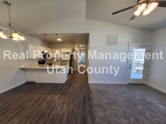 Building Photo - Small Pet Friendly Lehi Condo