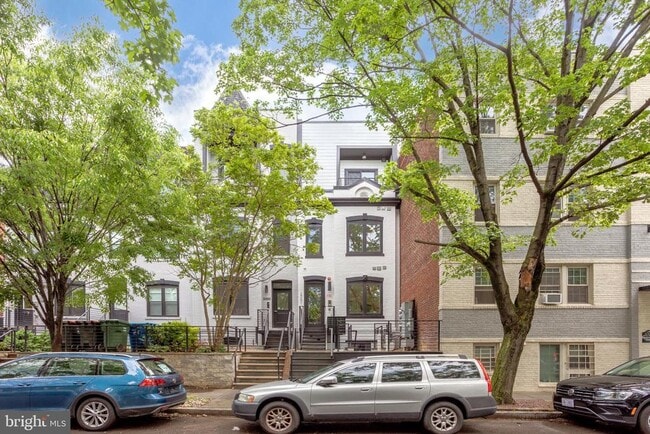 Building Photo - 2301 Ontario Rd NW