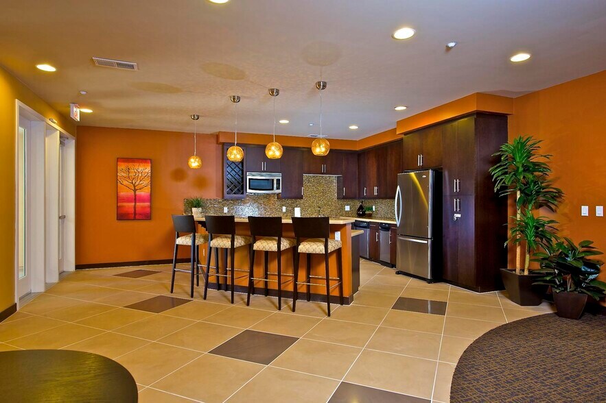 Building Photo - 3650 5th Ave