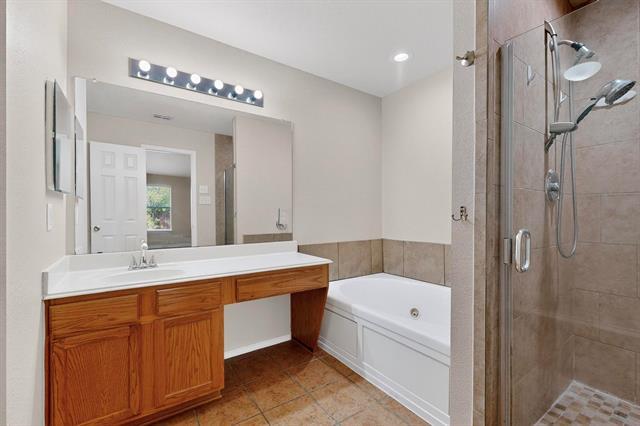 Building Photo - 2800 Briargrove Ln