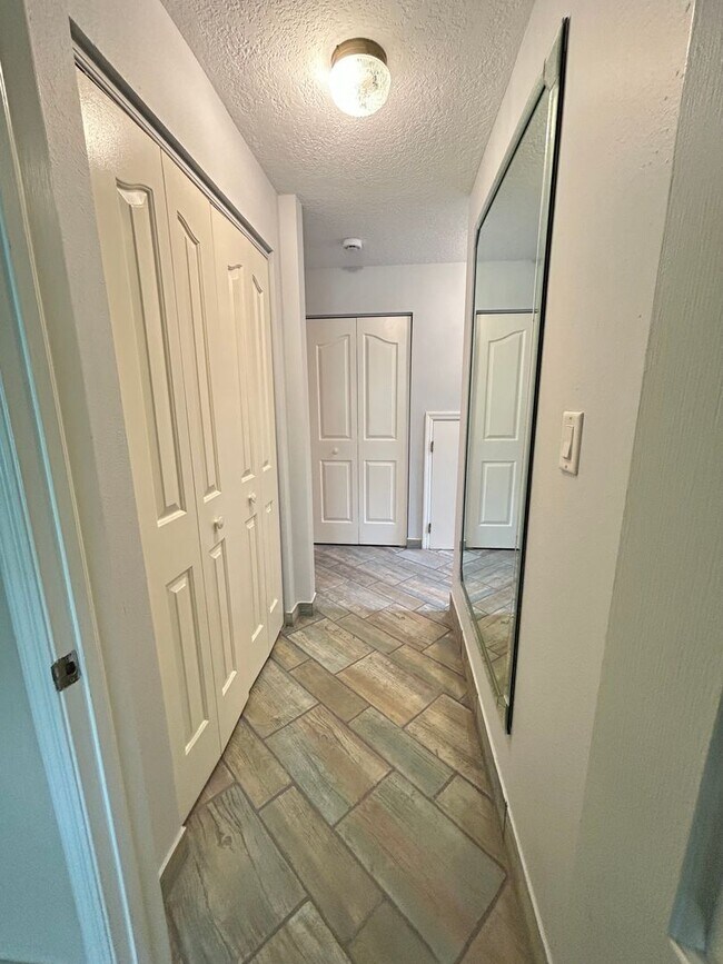 Building Photo - Gorgeous 3 Bed/3 Bath in Tranquil Gated Co...