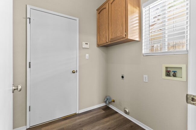 Building Photo - 10621 Tivoli Ct