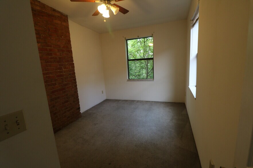 Building Photo - 115 Calhoun St