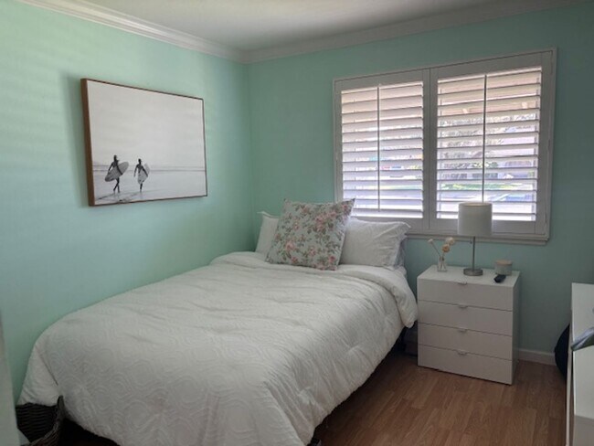 Building Photo - Single Story Home in a Very Desirable Suns...