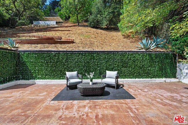Building Photo - 2563 Hutton Dr
