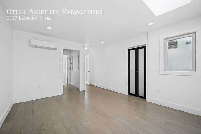 Building Photo - 1127 Leopard St