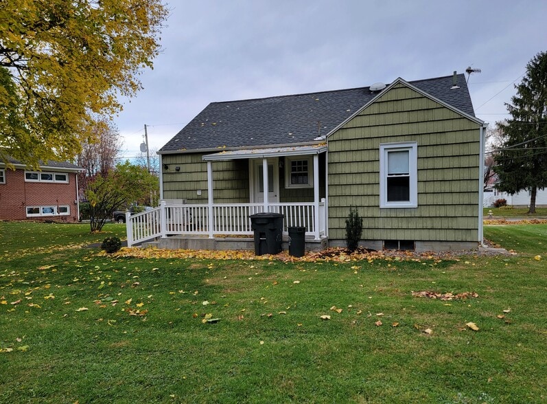 Building Photo - 100 E Elm St