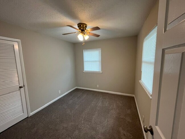 Building Photo - Stunning Newly Remodeled 4BR/2BA Home in Huntsville – Pet Friendly!