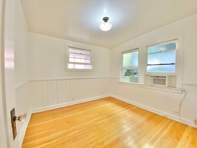 Building Photo - Hillside Los Feliz Cottage w/ Yard, Parking *ALL UTILITIES INCLUDED*