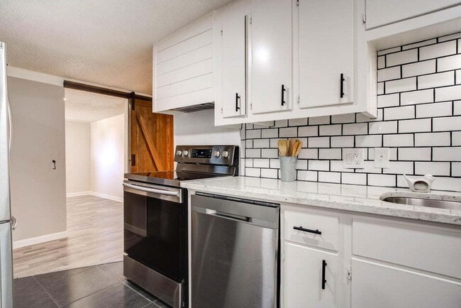 Building Photo - Beautifully Updated Home with Modern Amenities and Extra Space!