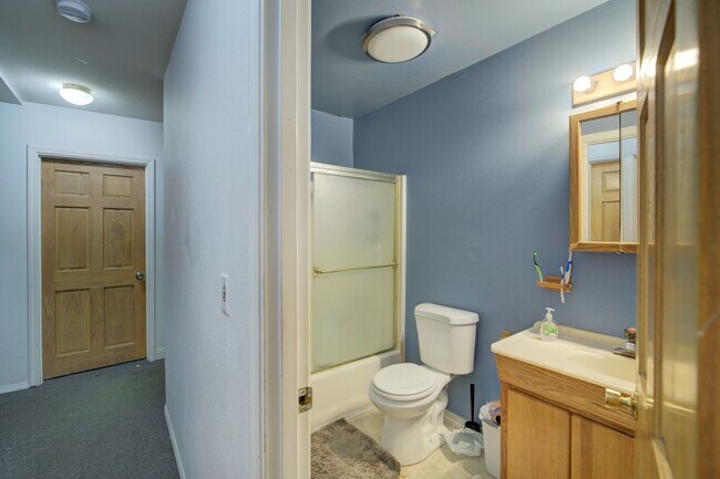 Building Photo - Huge U.W. Home Now Renting for September 2026