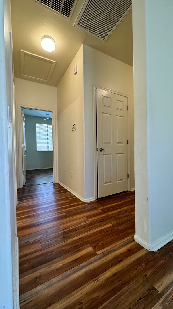 Building Photo - Eastside (Stella and Kolb) 4 bedroom  2 bath house with 2 car garage near Lakeside Park!