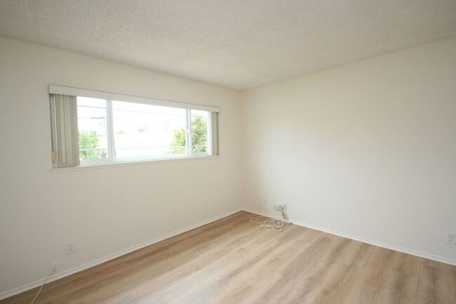 Building Photo - Welcome to this beautifully refreshed 4-bedroom, 2-bath two-story home located in desirable North...