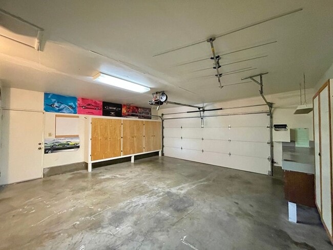 Building Photo - 3063 Linda Vista Ave