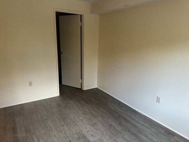 Building Photo - 50 Silver Hill Ln
