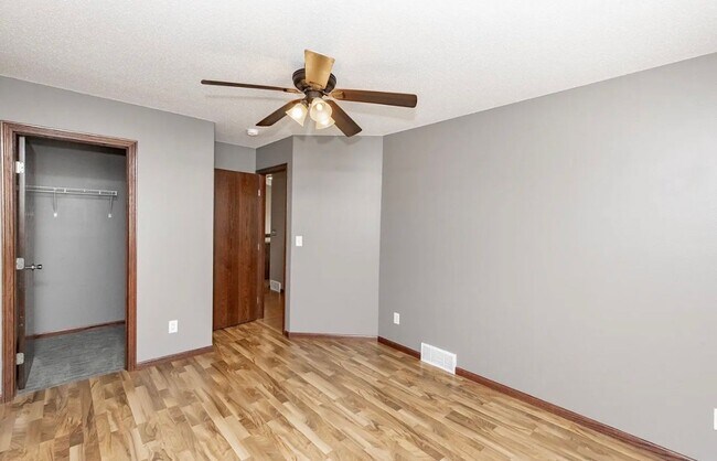 Building Photo - 1237 Diversion Dr