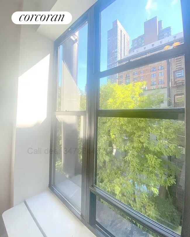 Building Photo - 144 W 70th St