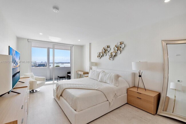 Building Photo - 10275 Collins Ave