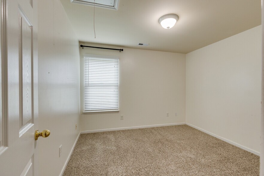 Bedroom 2 w/walk-in closet - 4017 Cadence Dr