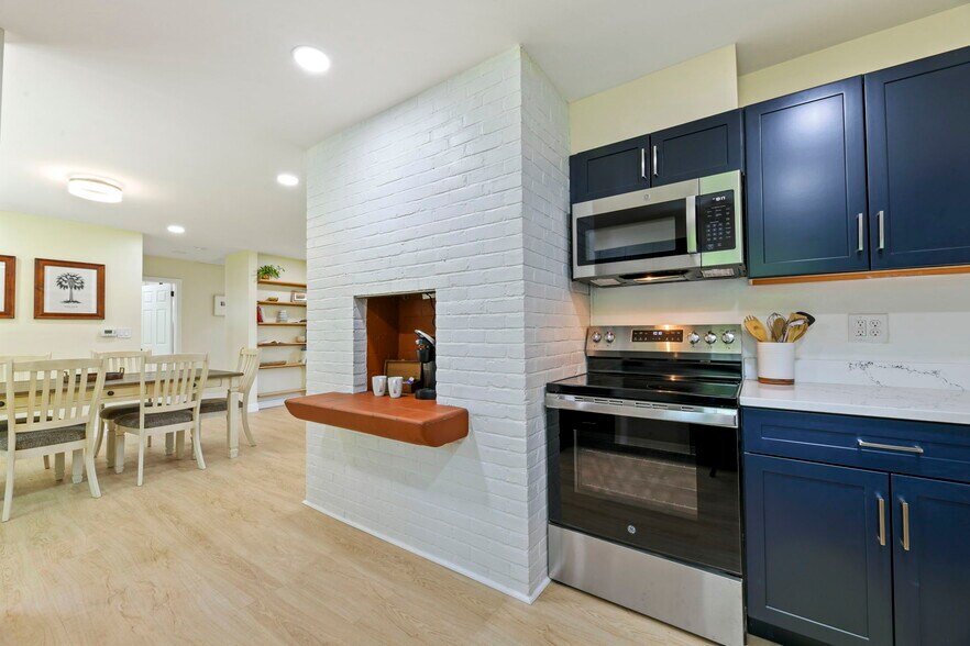 Building Photo - 719 Hanshaw Rd