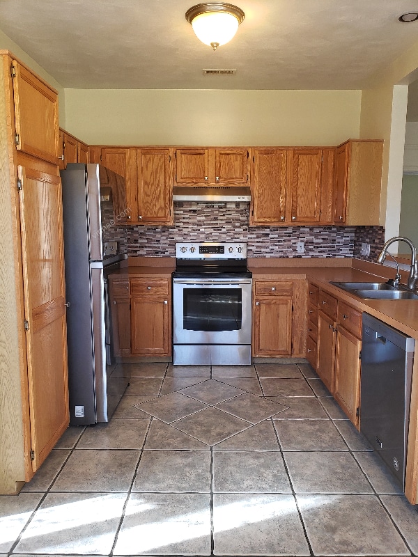 Building Photo - 805 Shadowberry Crest