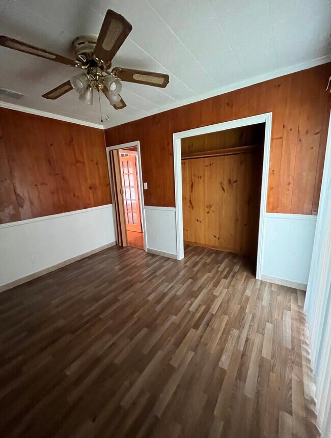 Building Photo - 1031 Oakland Dr