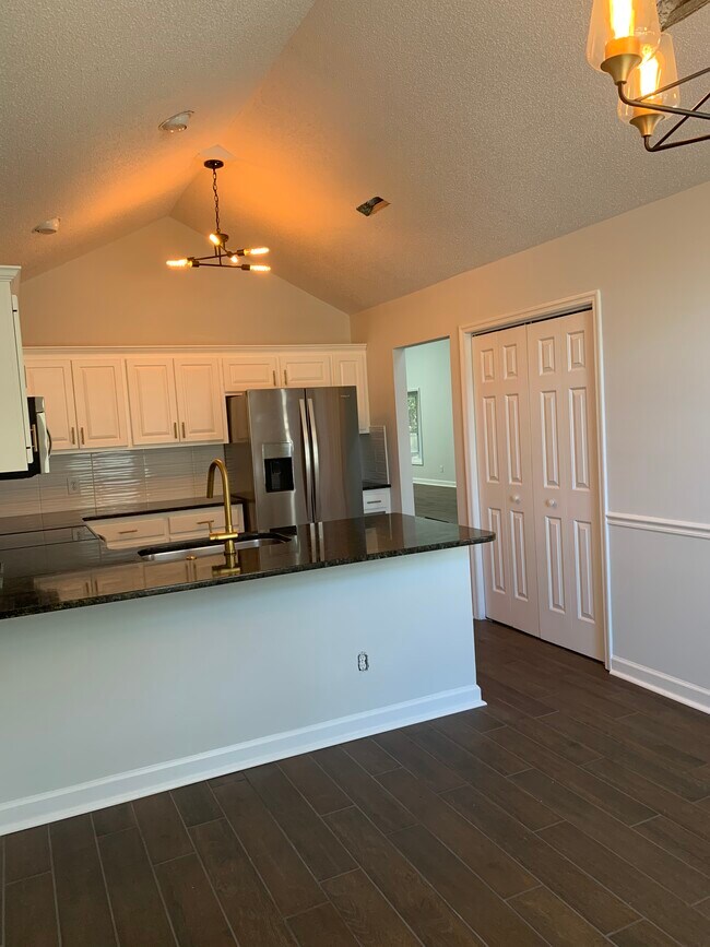 Building Photo - 2067 Ayershire Ln