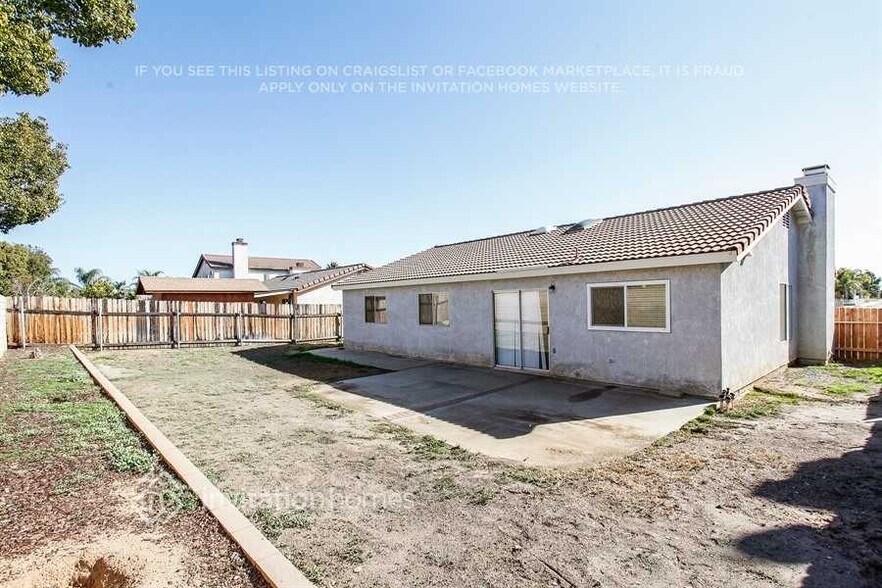 Building Photo - 23288 Lena St