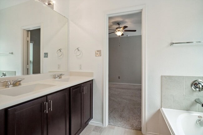 Building Photo - Incredible Home in Primrose Xing close to Chisholm Trail Pkwy & Benbrook Lake