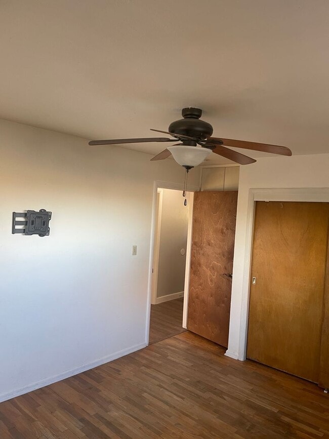 Building Photo - Off the beaten path