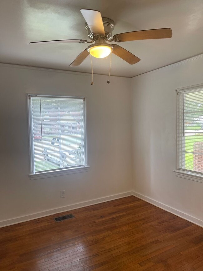 Building Photo - 1066 Alta Vista Blvd