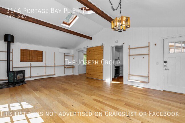 Building Photo - One of a kind 2 bed/1.75 bath houseboat ov...